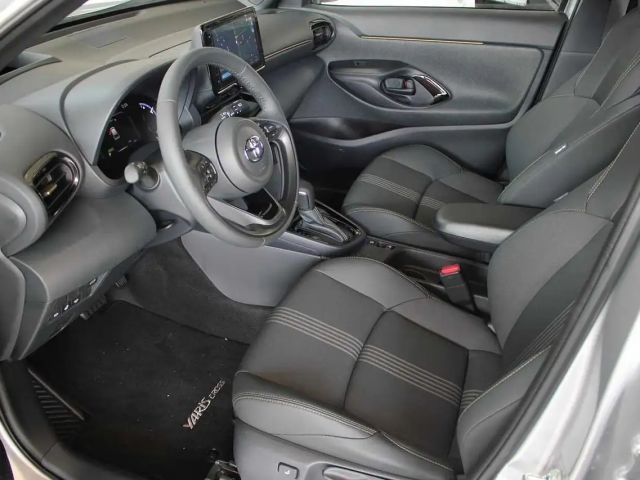 Toyota Yaris Cross Adventure Advanced Safety Paket HUD PDC 18Zoll ele