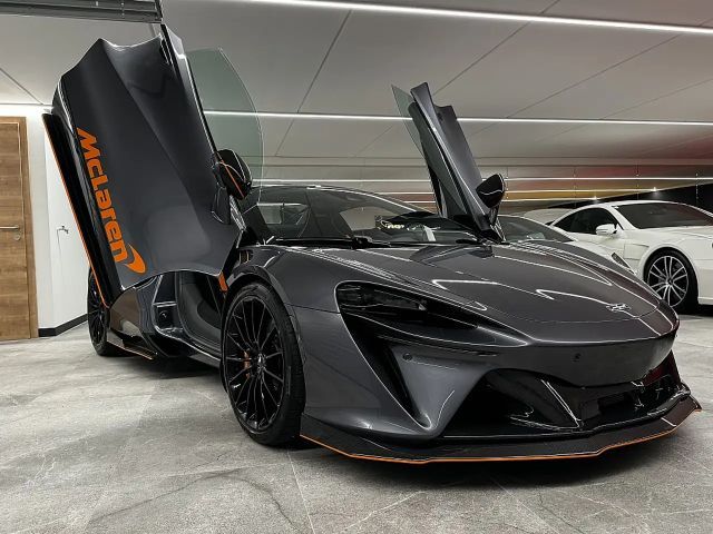 McLaren Artura Spider