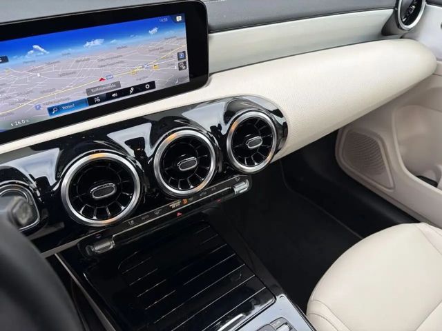 Mercedes-Benz CLA 180 Sedan