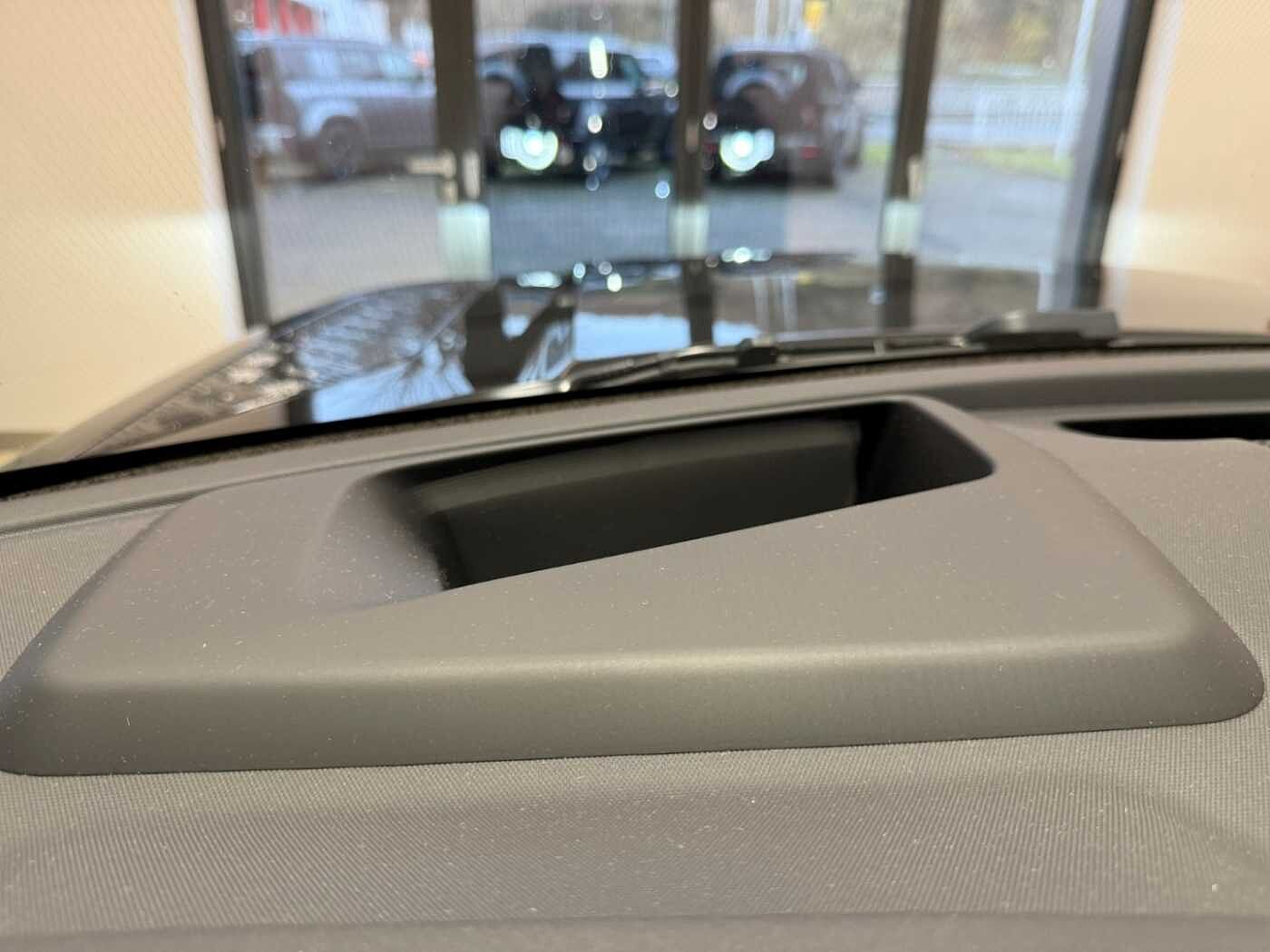 Land Rover Defender 110 Dynamic SE