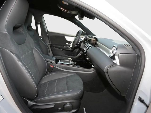 Mercedes-Benz A 200 AMG Line Hatchback