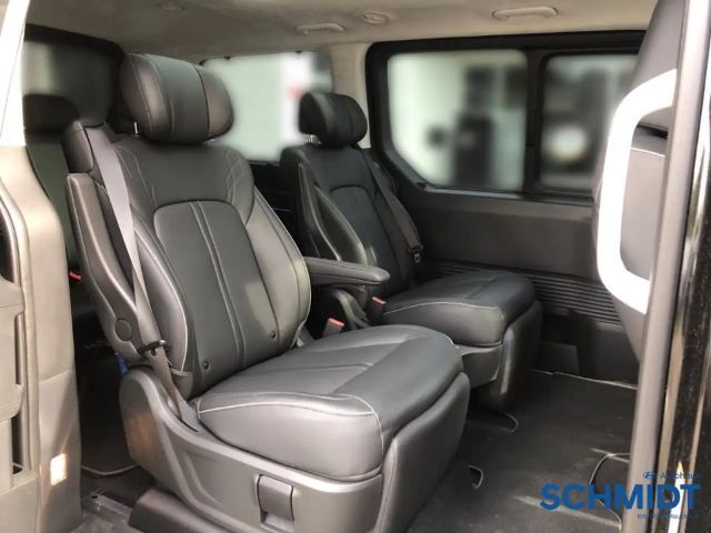 Hyundai Staria Signature