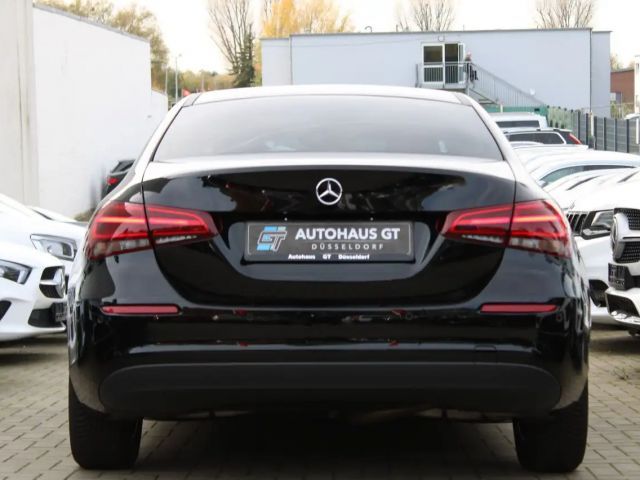 Mercedes-Benz A 200 4MATIC A 200 d