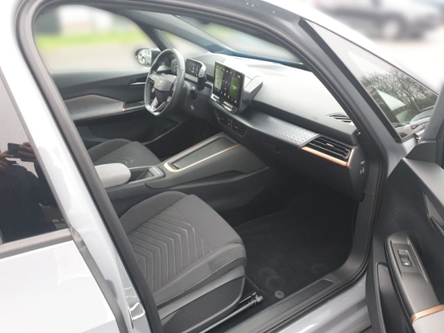 Cupra Born Batterie 62 kWh *LED*SHZG*LENKRAD HZG*LANE ASS*ACC*19"GJR*KAMERA*W-PUMPE*