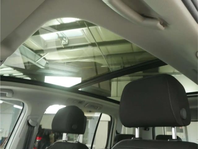 Volkswagen Touran 2.0 TDI Highline R-Line Style