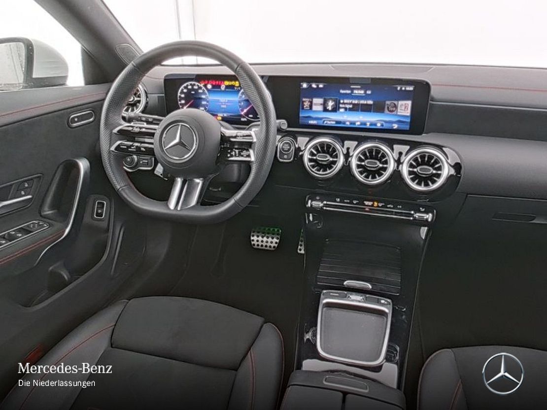 Mercedes-Benz CLA 200 AMG Line Shooting Brake