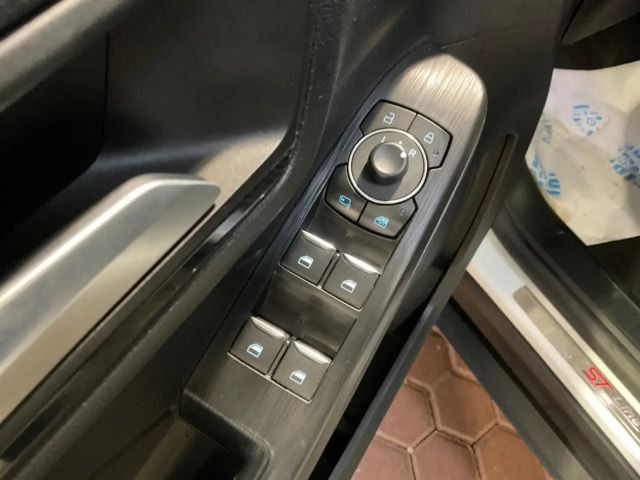 Ford Kuga Plug in Hybrid ST Line X