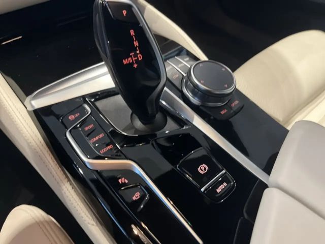 BMW 530 530d Luxury Line Touring xDrive