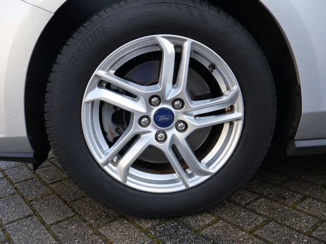 Ford Focus Cool & Connect