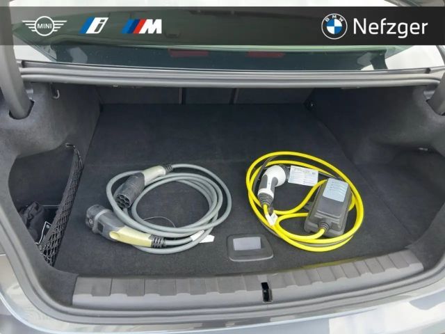 BMW 330 330e Sedan Sport Line xDrive