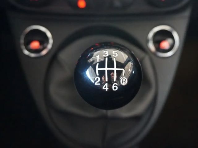 Fiat 500 500 1,0 MHD CLUB UCONNECT PDC KLIMAAUTOMATIK