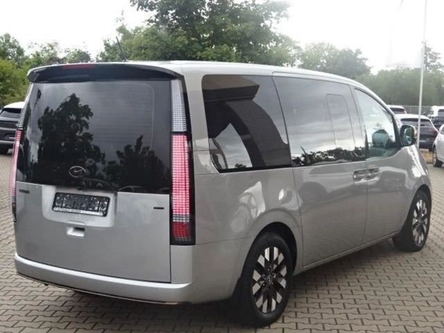 Hyundai Staria Signature