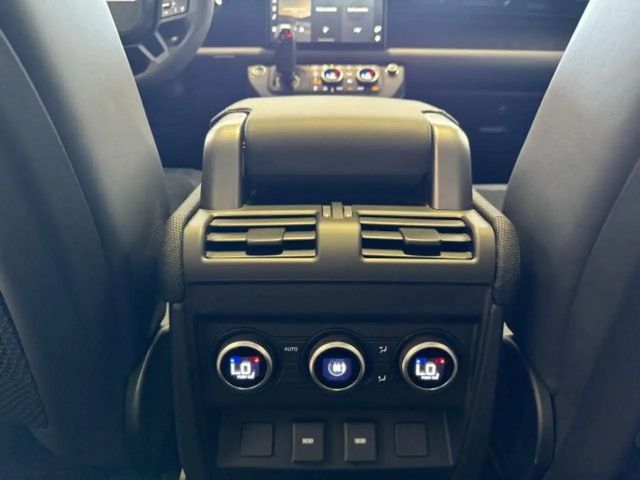 Land Rover Defender 110 Black Pack