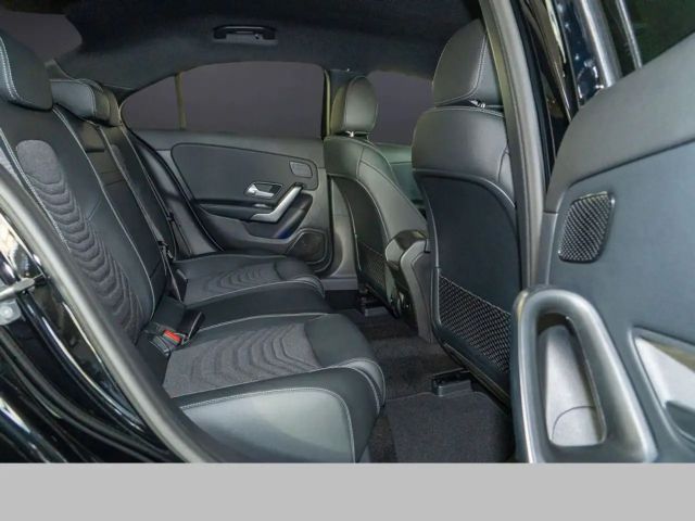 Mercedes-Benz A 180 Limousine ACC AHK AUT DynLicht Kam. KlimaA