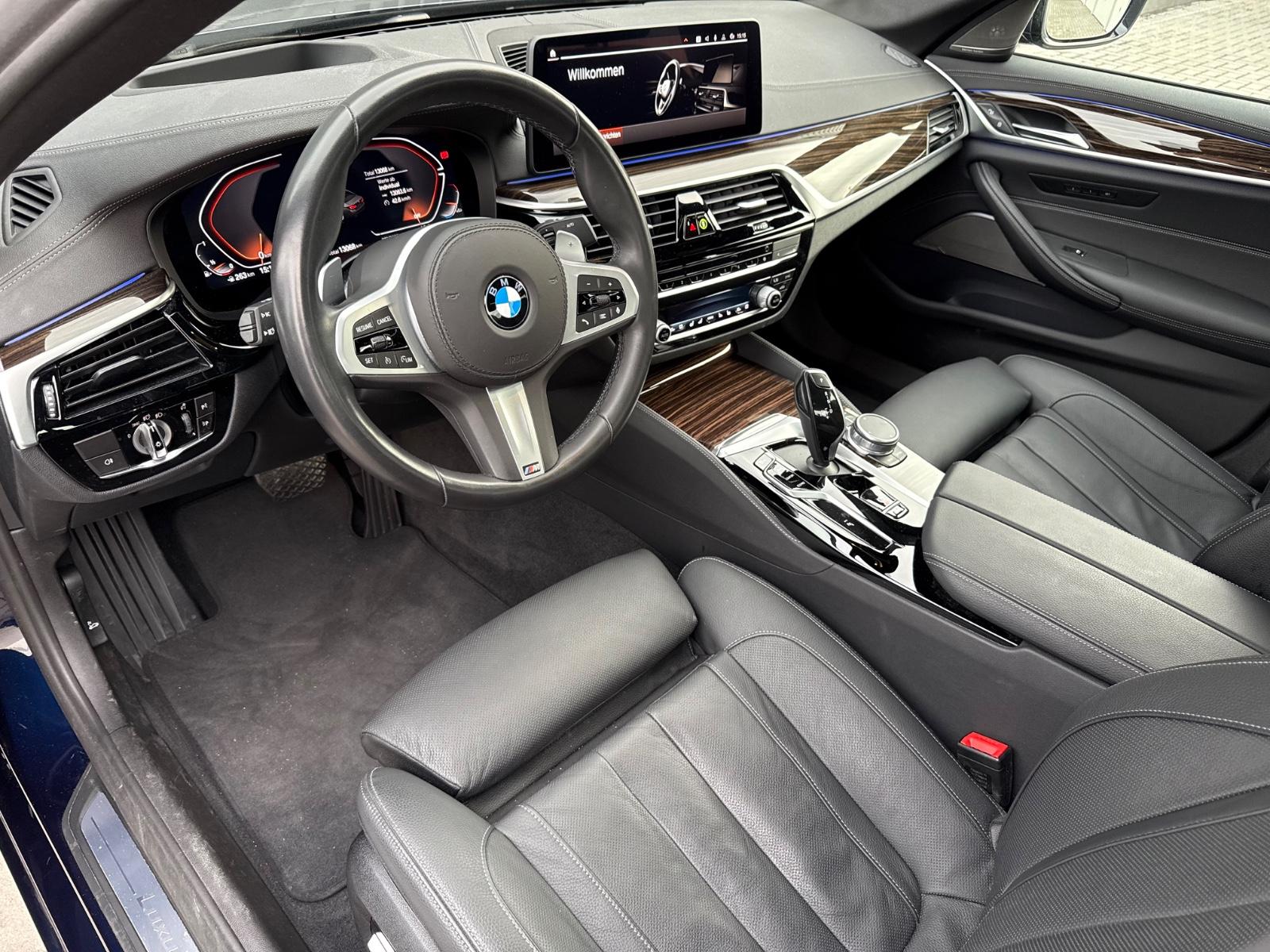 BMW 540 540i Luxury Line Sedan