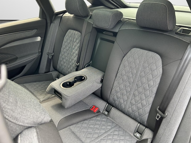 Audi A6 Avant Quattro S-Tronic