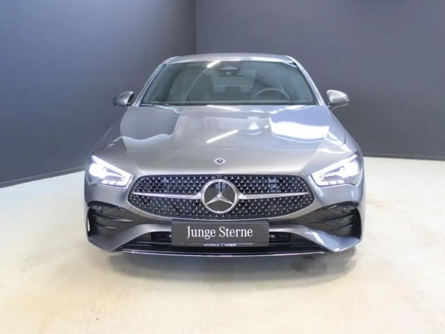 Mercedes-Benz CLA 200 AMG Line Coupé