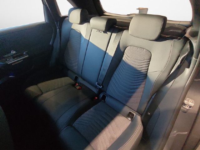 Mercedes-Benz B 180 Sedan