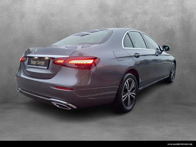 Mercedes-Benz E 200 E 200 d Sedan