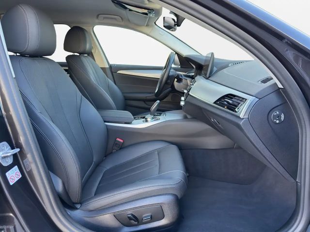 BMW 520 *** ALLRAD *** STANDHEIZUNG *** NP 74.500 *** -49%