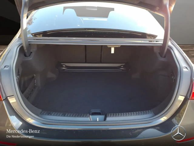 Mercedes-Benz E 200 AMG Line Sedan