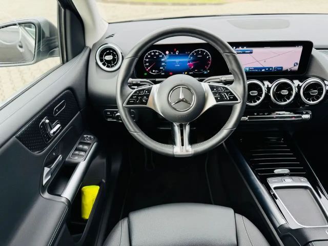 Mercedes-Benz B 200 Progressive Sedan