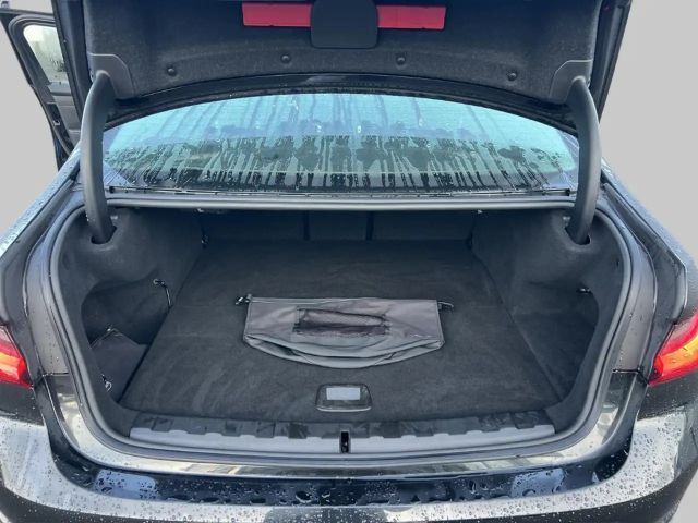 BMW 330 330e Sedan Sport Line