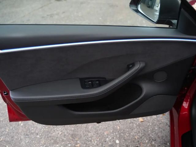 Tesla Model 3 Performance