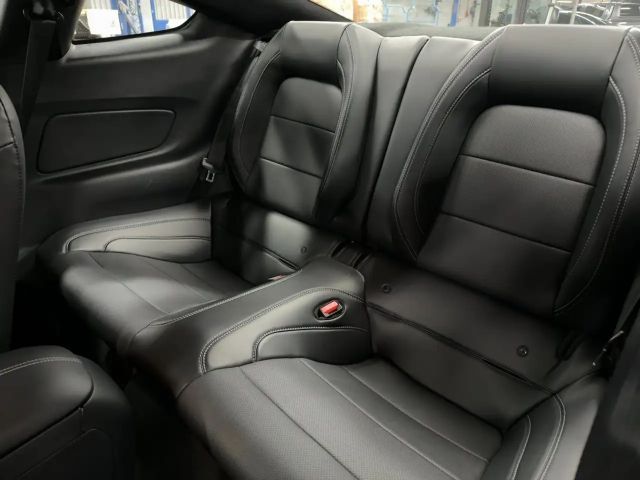 Ford Mustang Fastback GT 5.0 V8