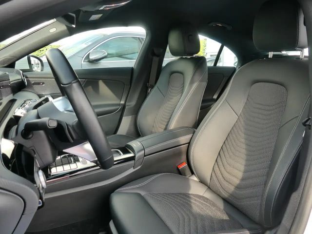 Mercedes-Benz CLA 180 Progressive Sedan