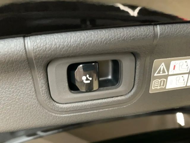 Mercedes-Benz C 200 AMG Line Sedan