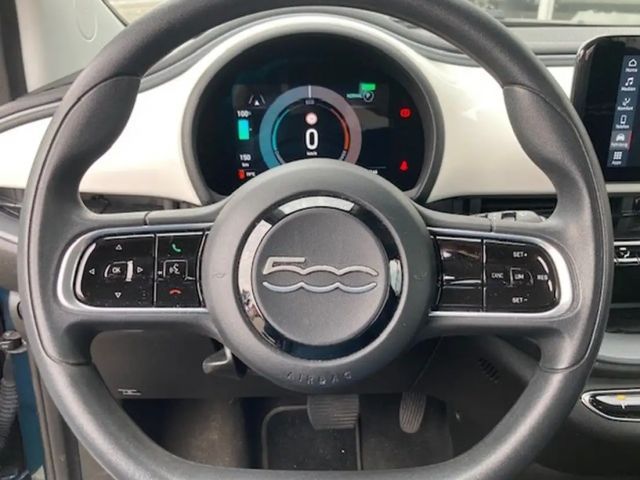 Fiat 500e Action