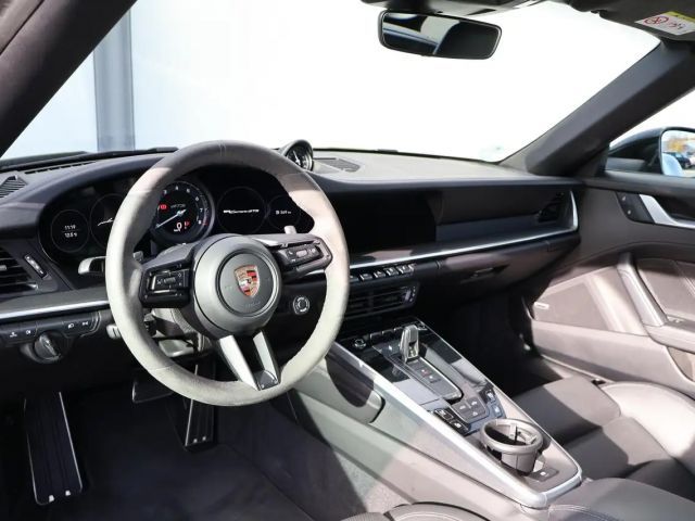 Porsche 992 Cabrio Carrera GTS
