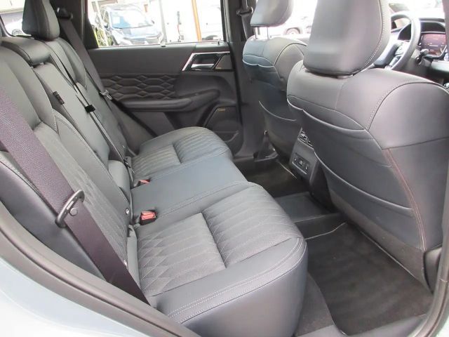 Mitsubishi Outlander Top