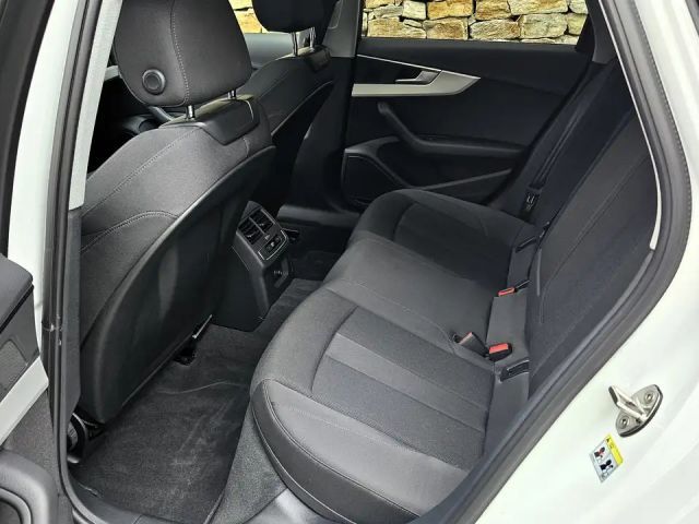 Audi A4 40 TDI Avant S-Line