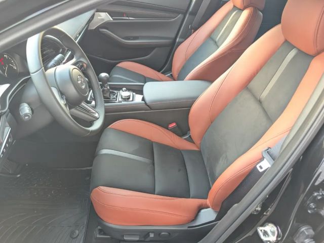 Mazda 3 2.5 G140 NAGISA