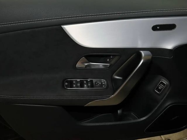 Mercedes-Benz CLA 200 AMG Line Coupé