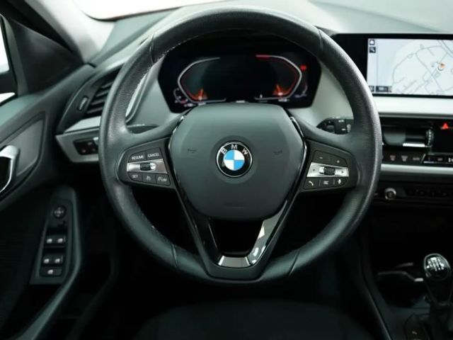 BMW 118 118i 5-deurs Advantage pakket Sedan