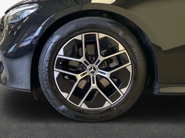 Mercedes-Benz E 200 Sedan