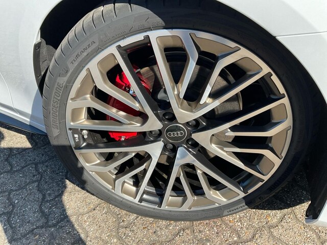 Audi A6 Avant Quattro S-Tronic