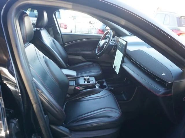 Ford Mustang Mach-E AWD Standard range