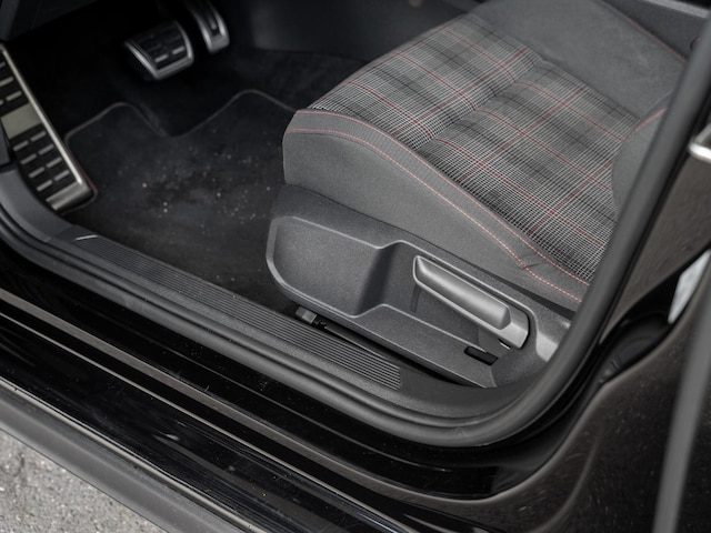 Volkswagen Golf 2.0 TSI DSG