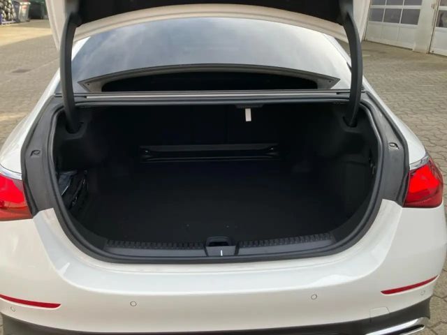 Mercedes-Benz E 200 AMG Line Sedan