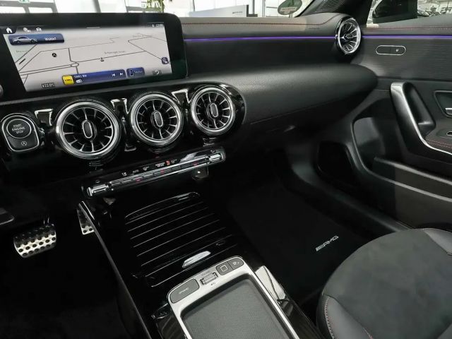 Mercedes-Benz CLA 200 AMG Line Coupé