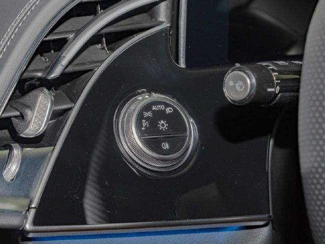 Mercedes-Benz E 200 4MATIC Sedan