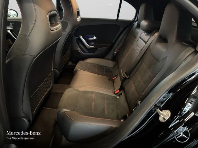 Mercedes-Benz A 250 A 250 e AMG Line