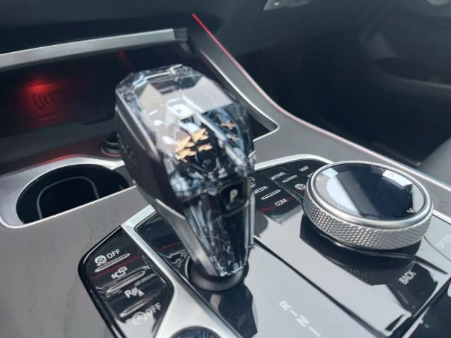 BMW X7 i/HUD/StandHZ/AHK/Panorama/Bowers&Wilkins