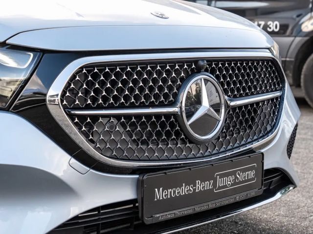 Mercedes-Benz E 200 AVANTGARDE Sedan