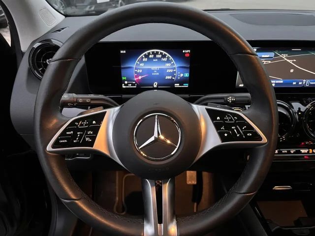 Mercedes-Benz GLA 180 *LED Navi Sitzh. Rückfahrkamera DAB*