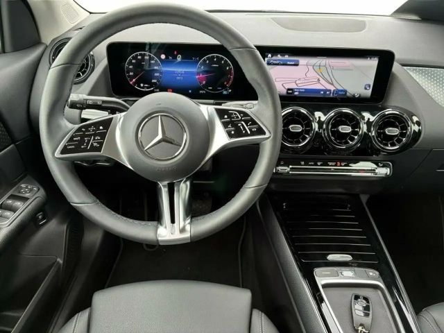 Mercedes-Benz GLA 180 W-Paket KAM PDC SpurH Navi AUT Virtual